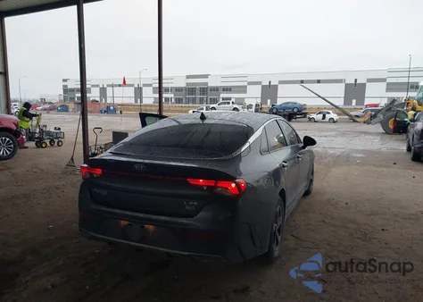 2021 Kia K5 Lxs z USA, uszkodzony, nr VIN 5XXG14J24MG070186